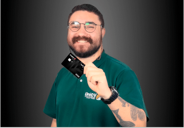 Mulher segurando celular